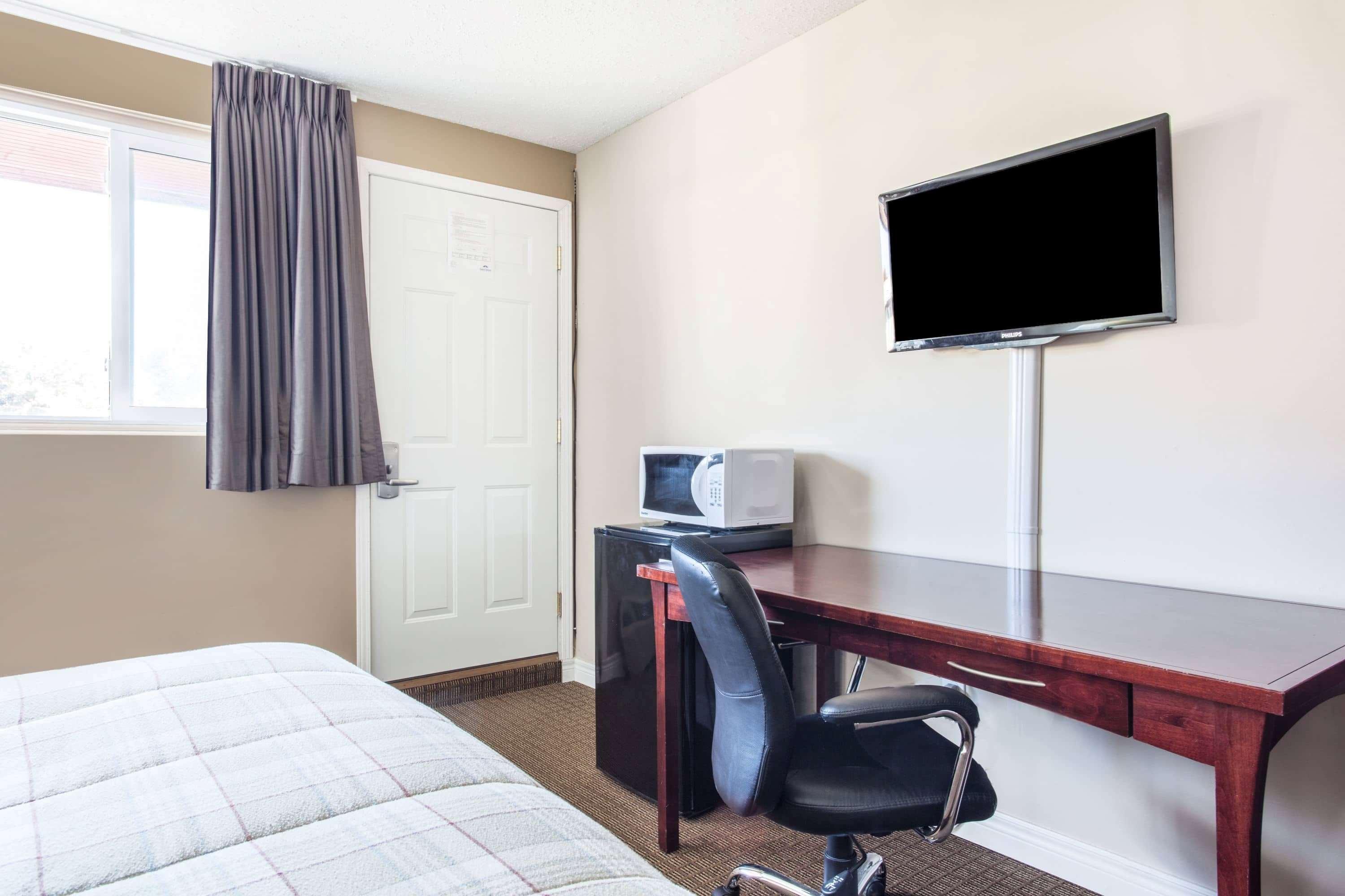 Howard Johnson Inn By Wyndham Кингстон Экстерьер фото